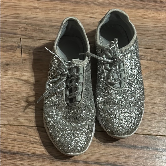 Shoes - 🪩Silver Glitter Sneakers
